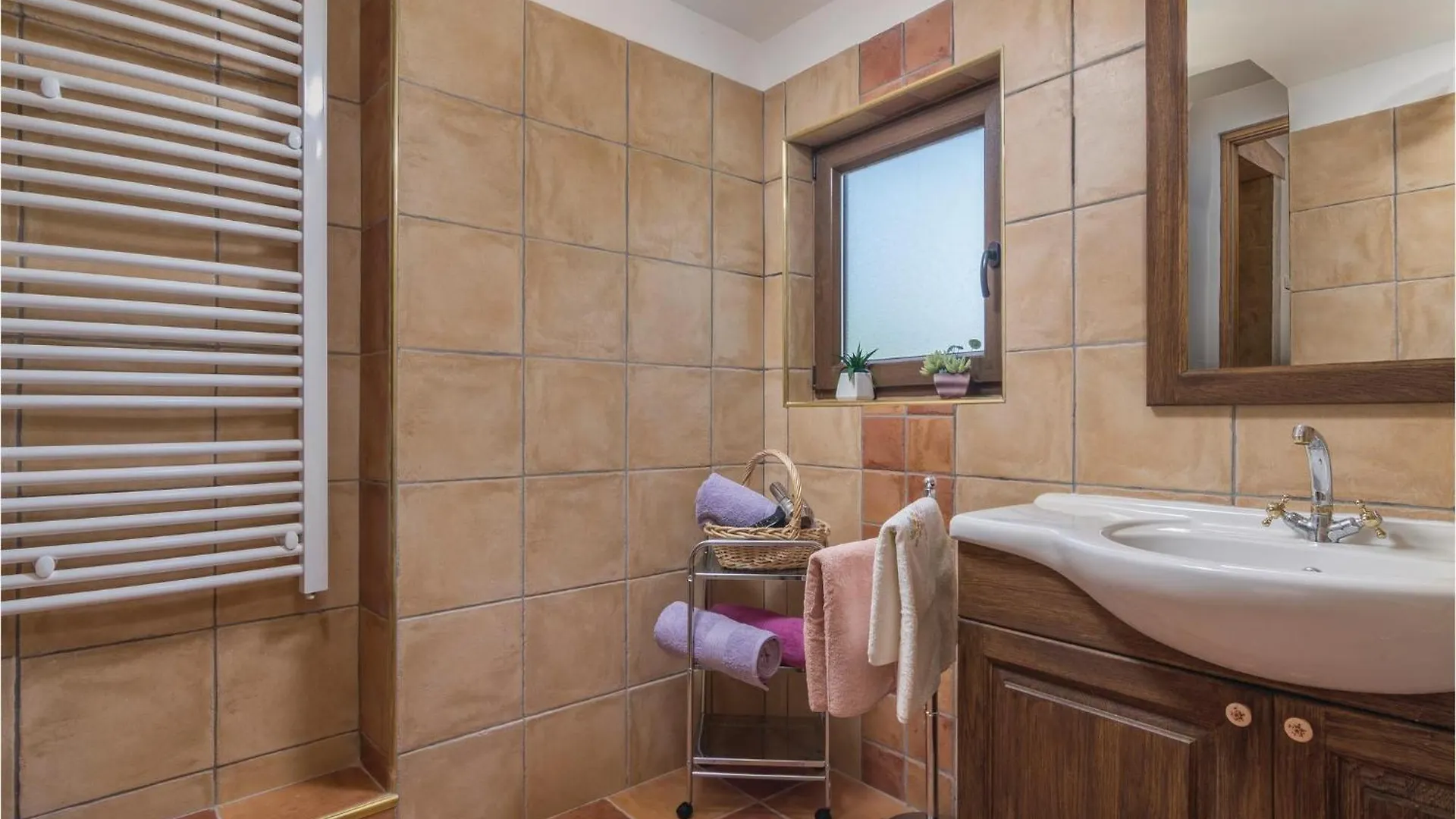Nice Home In Krsan With Kitchen
