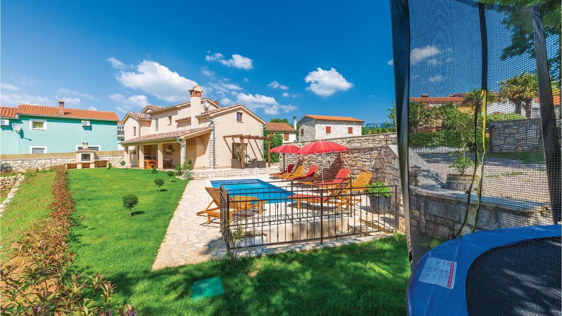 Nice Home In Krsan With Kitchen