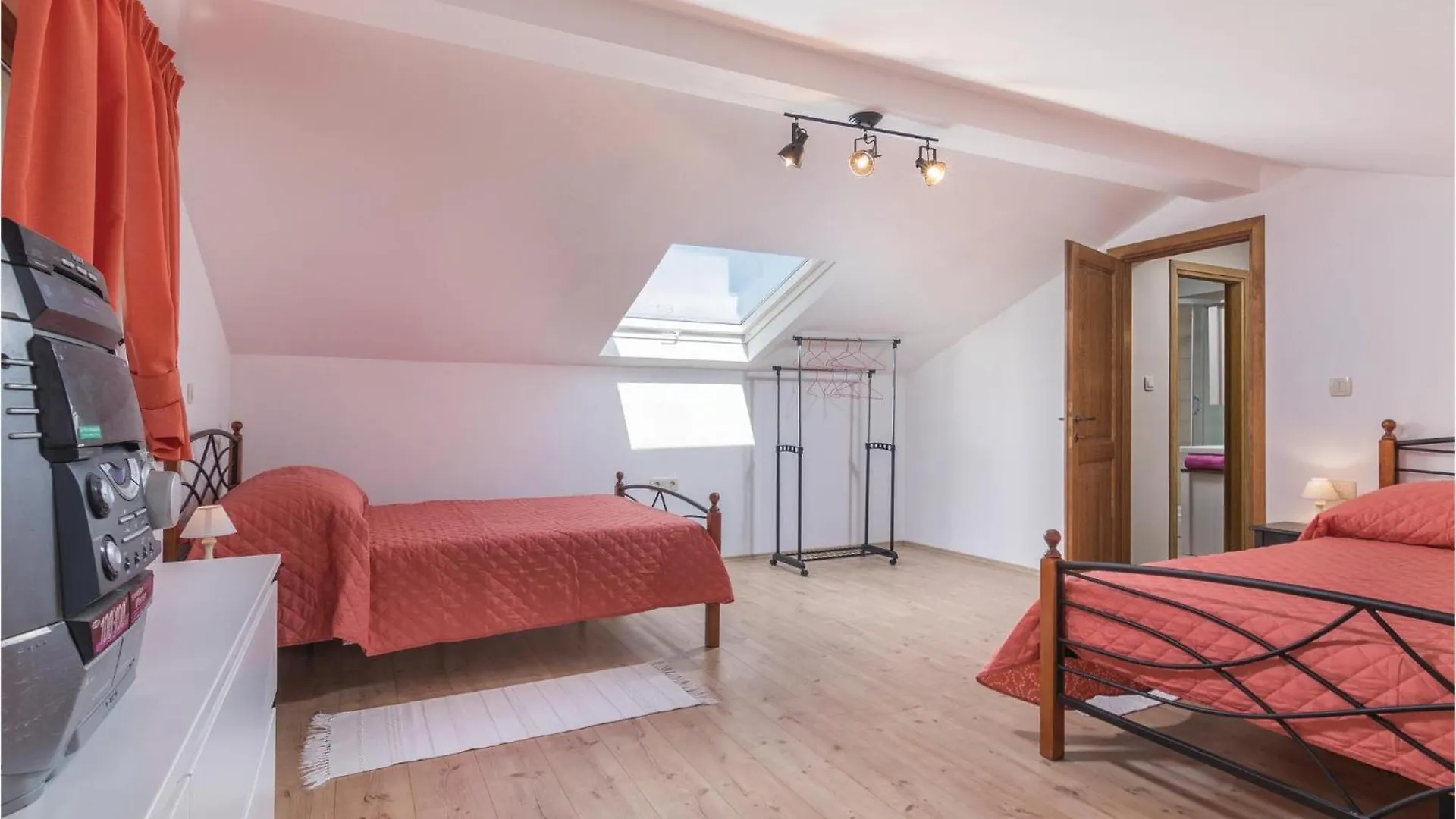 Nice Home In Krsan With Kitchen Hébergement de vacances