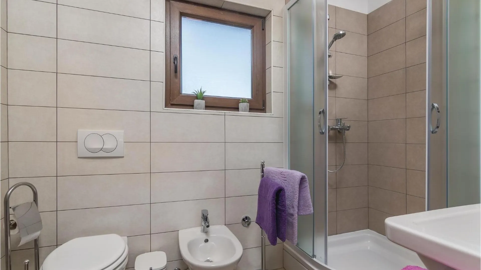 Nice Home In Krsan With Kitchen Hébergement de vacances
